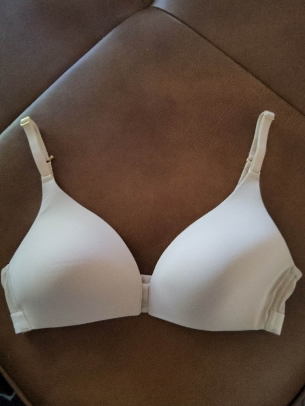 Lively Cream Seamless T-Shirt Bra And Totes